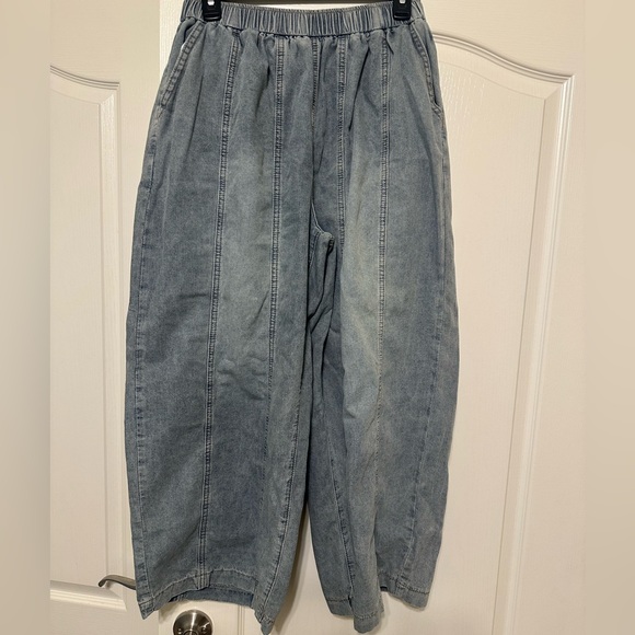 Stylish Women's Blue Jeans - Picture 2 of 2